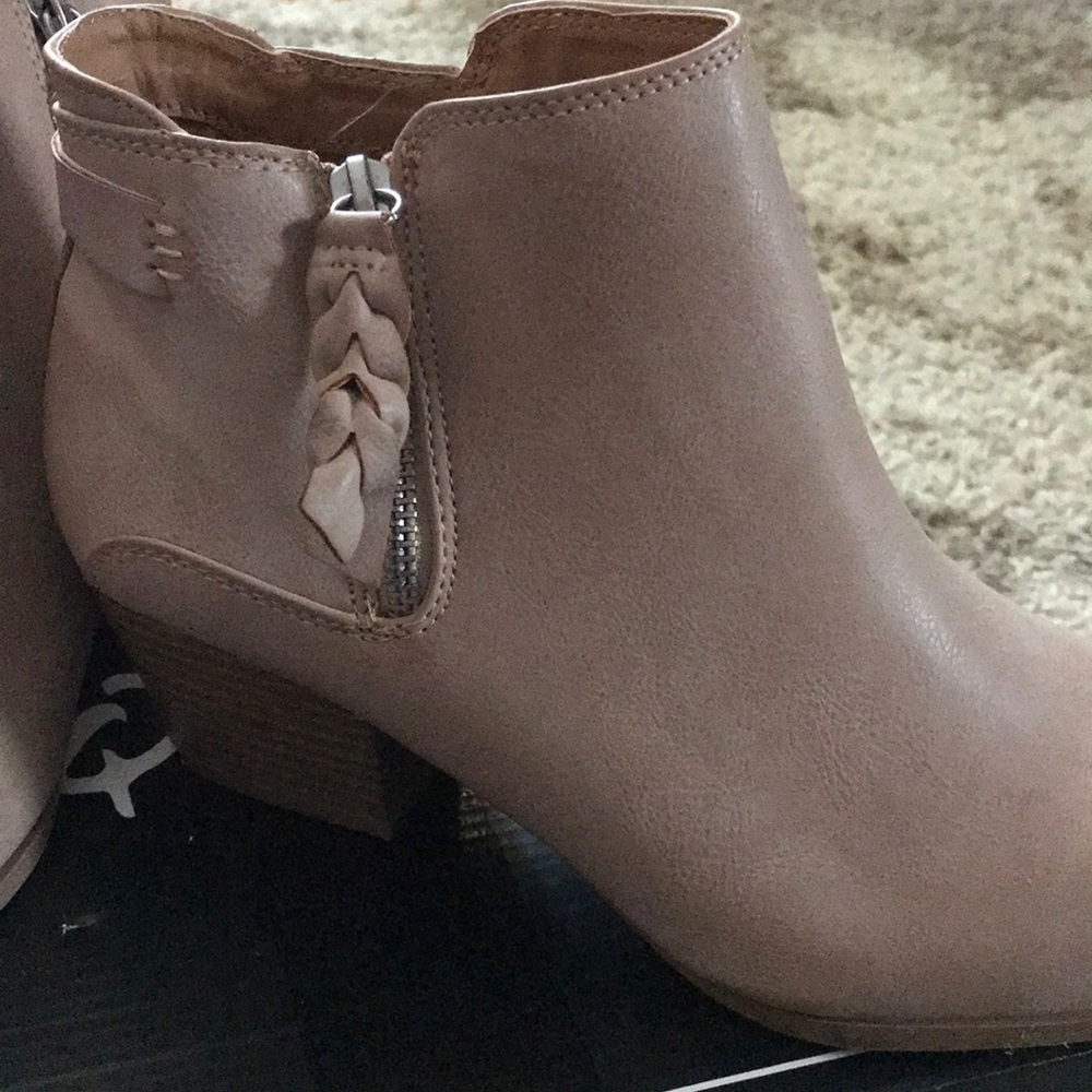 Booties with side zipper